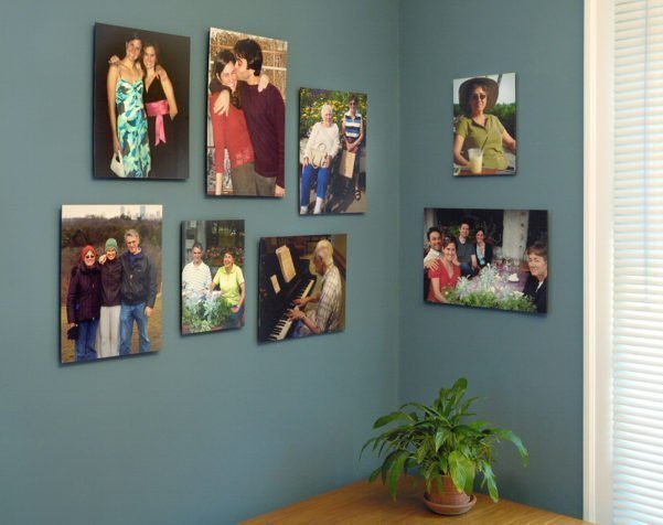 Como fazer uma decoração simples com fotografias? Mural de fotografias simples