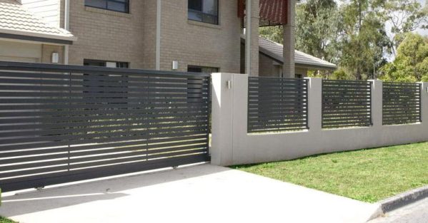 Portões deslizantes combinam com a arquitetura moderna Tipos de portões