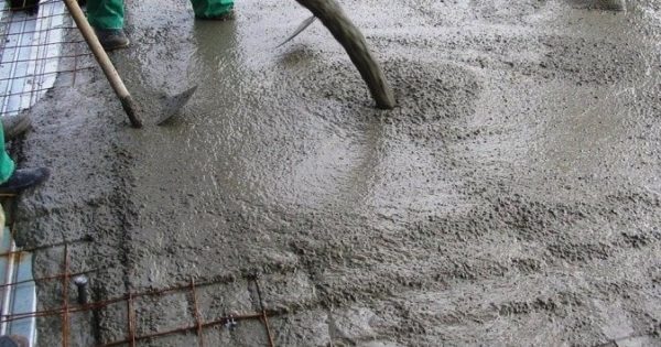 Betoneira ou concreto na obra